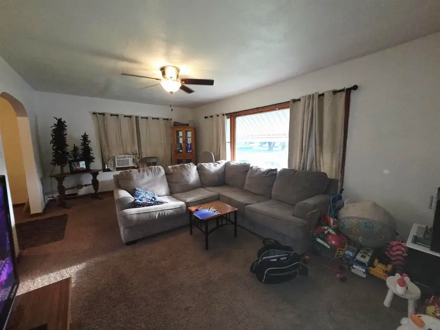 416 S Irene St, Sioux City, IA 51106 - #2