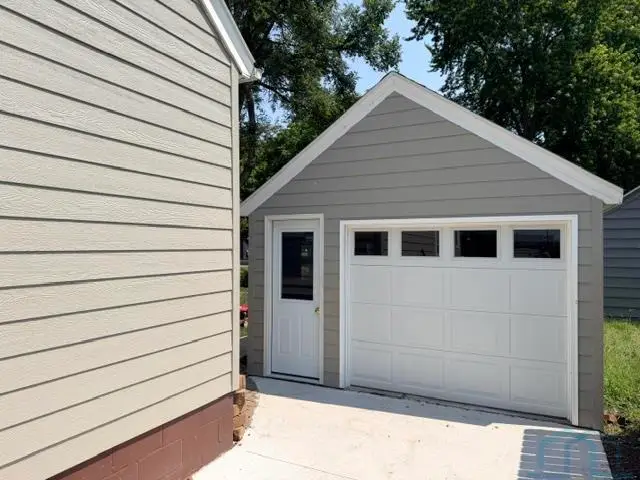 441 N Pine St., Vermillion, SD 57069 - #3