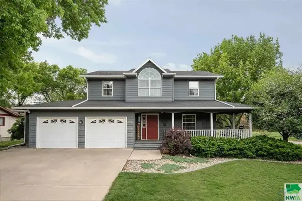 316 Iowa Ave NW, Orange City, IA 51041