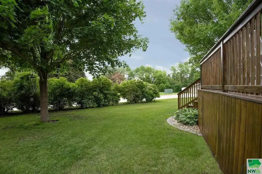 316 Iowa Ave NW, Orange City, IA 51041 - #3
