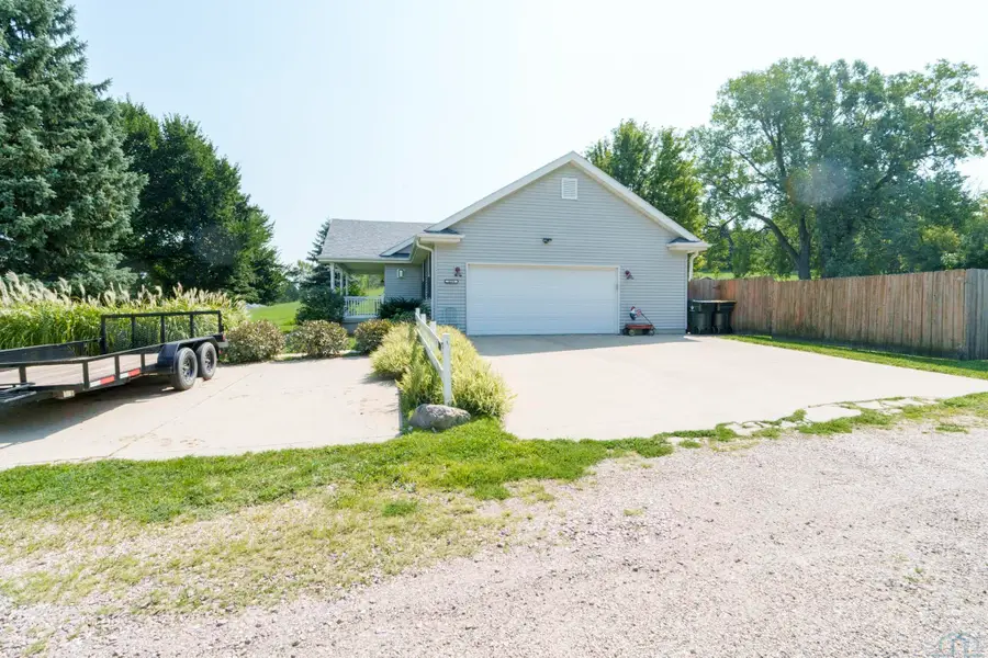 3000 MEMORIAL DR, Sioux City, IA 51103 - #3