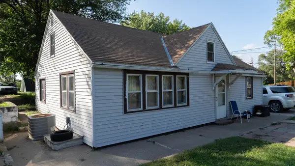 1513 S FAIRMOUNT ST, Sioux City, IA 51106