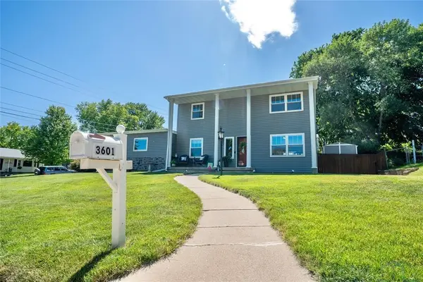 3601 PAWNEE PL, Sioux City, IA 51104