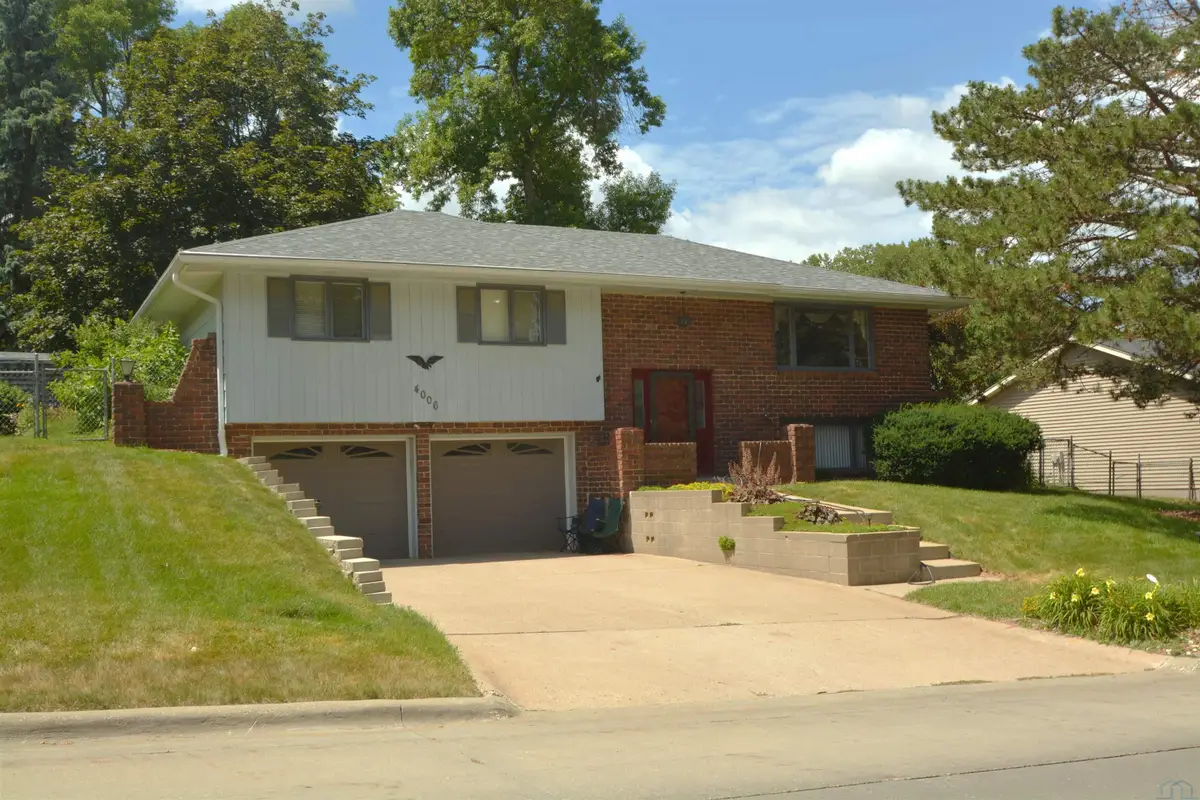 4006 Lincoln Way, Sioux City, IA 51106 - #1