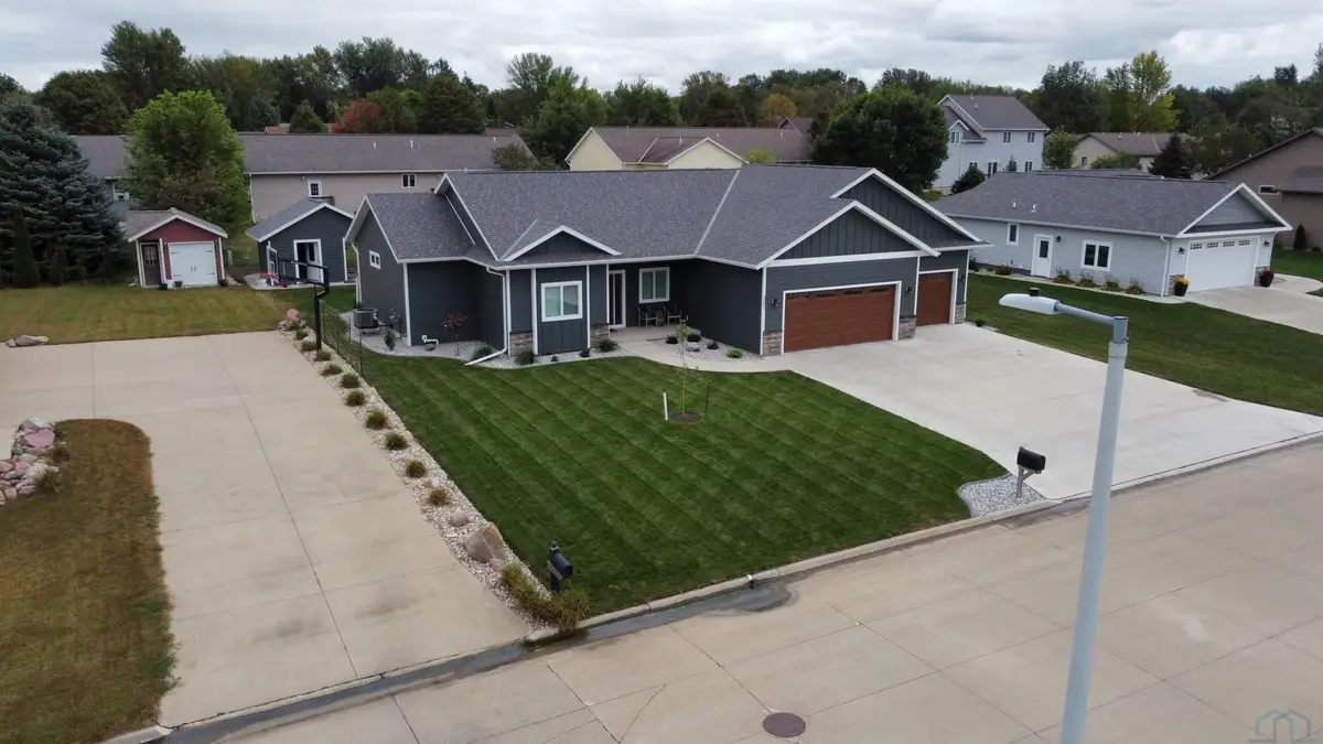 301 LOUISIANA AVE NW, Orange City, IA 51041 - #1