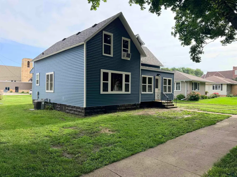 403 MAIN ST, Hospers, IA 51238 - #2