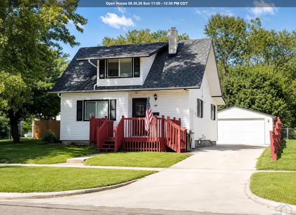 2301 Isabella St, Sioux City, IA 51103