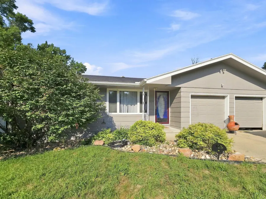 2651 S Lyons, Sioux City, IA 51106 - #2