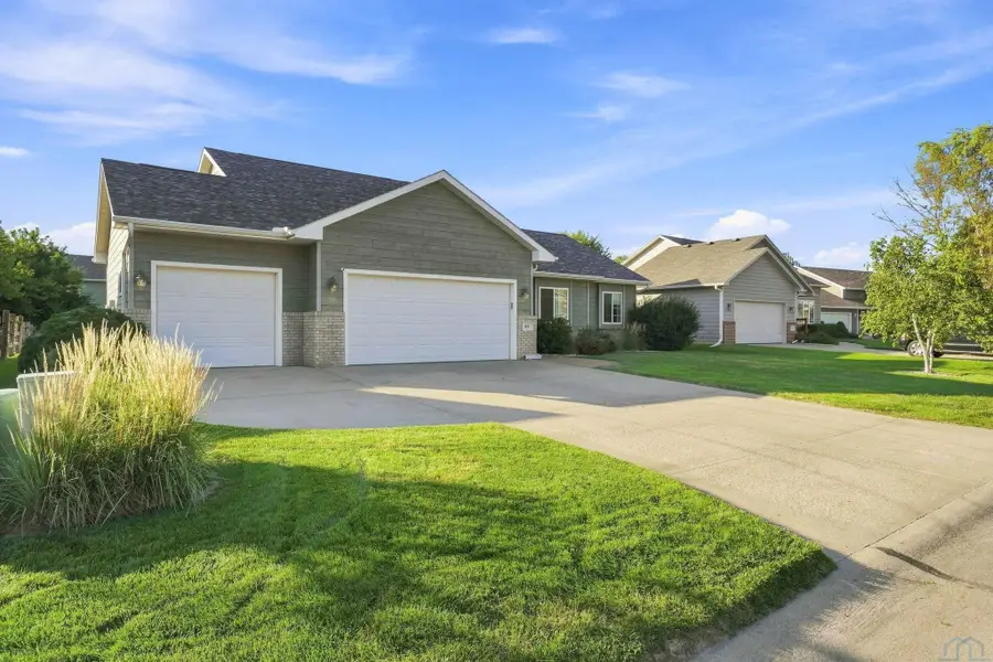 641 Hawk Circle, Dakota Dunes, SD 57049 - #2