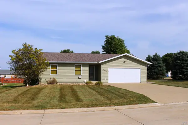 1202 NE 10th Avenue Cir, Sioux Center, IA 51250