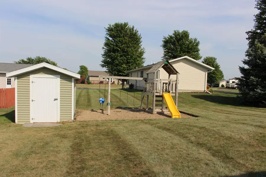 1202 NE 10th Avenue Cir, Sioux Center, IA 51250 - #3