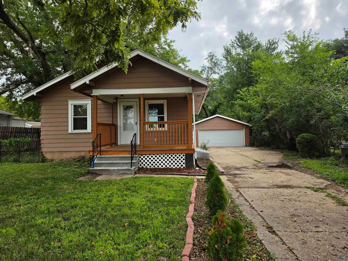 3006 S Lakeport, Sioux City, IA 51106 - #1