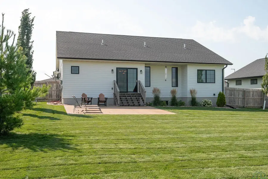 1305 PROVIDENCE PL SE, Orange City, IA 51041 - #2