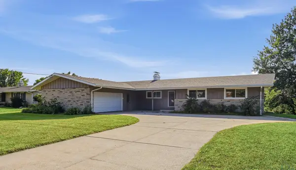 3719 Cheyenne Blvd, Sioux City, IA 51104