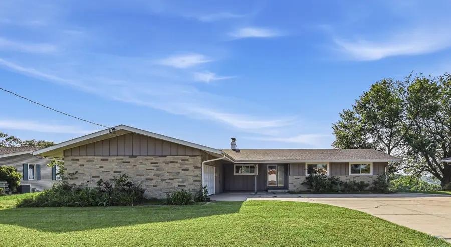 3719 Cheyenne Blvd, Sioux City, IA 51104 - #2