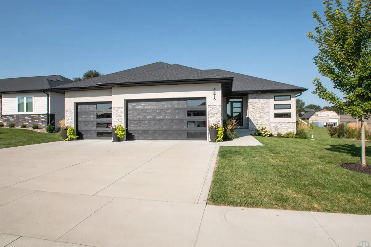 4573 Whitetail Ct, Sioux City, IA 51106 - #1