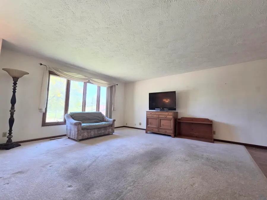 3201 S Cypress, Sioux City, IA 51106 - #3