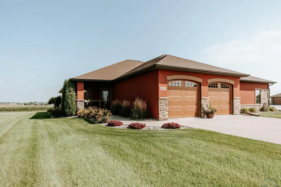 1042 Teres View Dr, Sioux Center, IA 51250 - #3