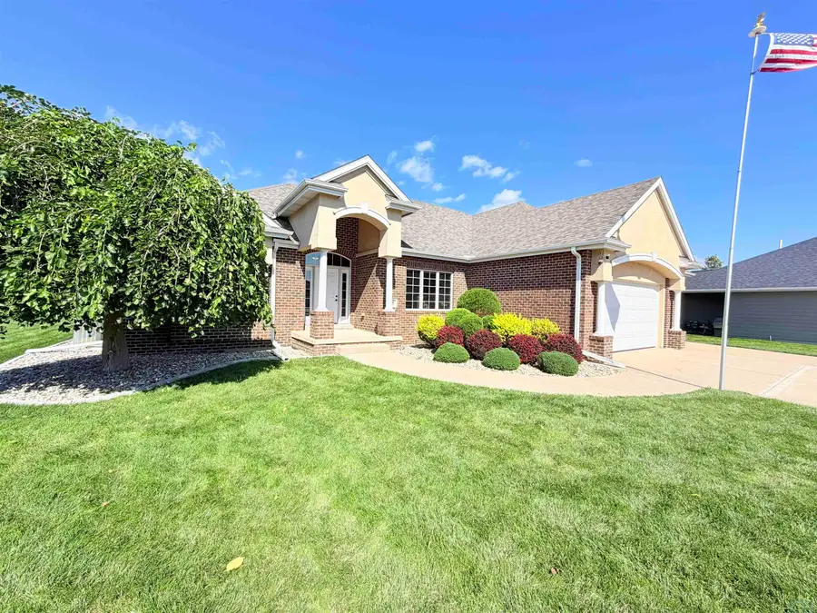 906 Rockwood Ct., Sergeant Bluff, IA 51054 - #2