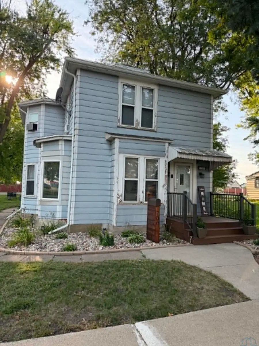 708 SENECA ST, Storm Lake, IA 50588 - #2