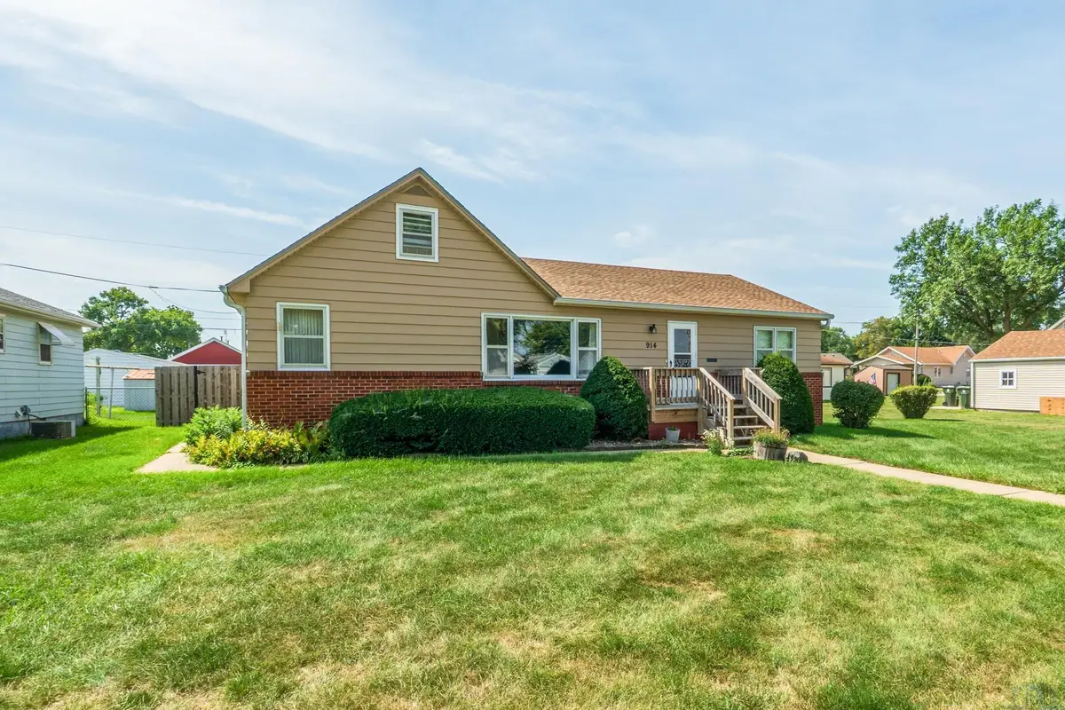 914 FREDETTE AVE, Sioux City, IA 51109 - #1