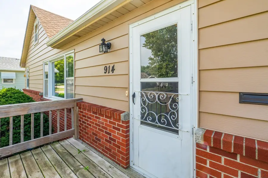 914 FREDETTE AVE, Sioux City, IA 51109 - #2