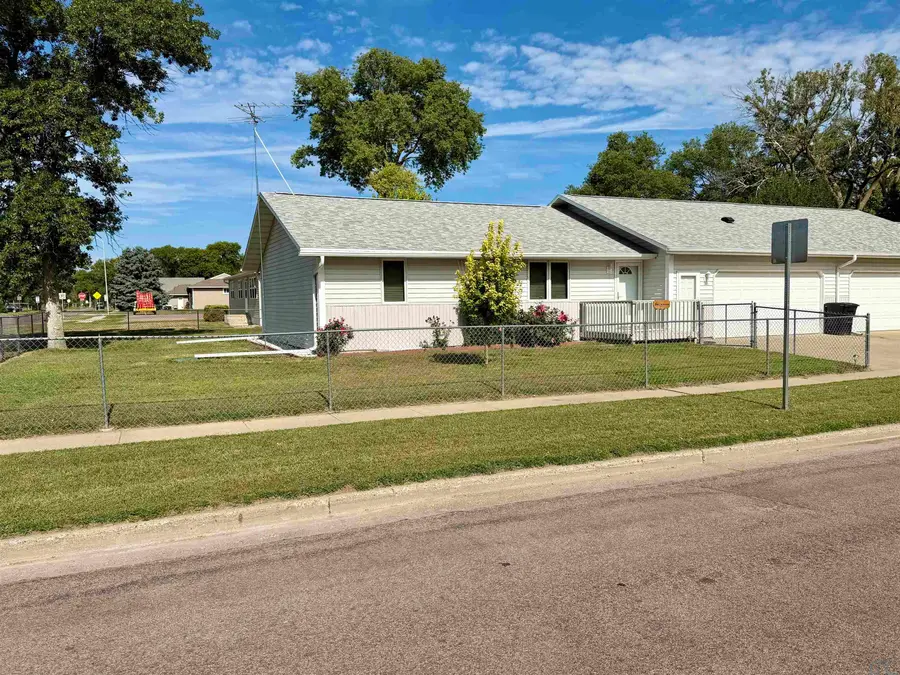 311 S Court St, Elk Point, SD 57025 - #2