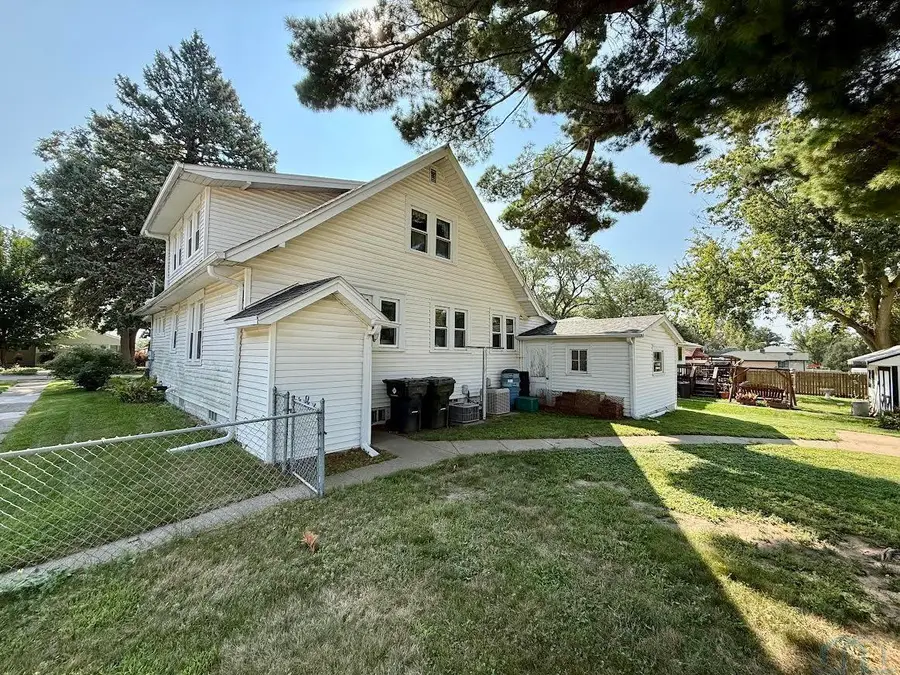 2701 S Cypress St, Sioux City, IA 51106 - #2