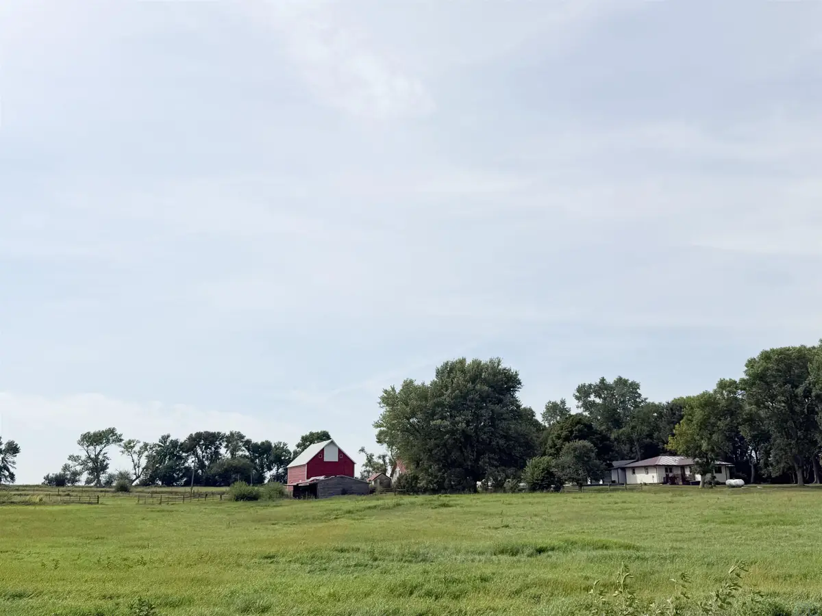 2027 Garfield Ave, Rock Rapids, IA 51246 - #1