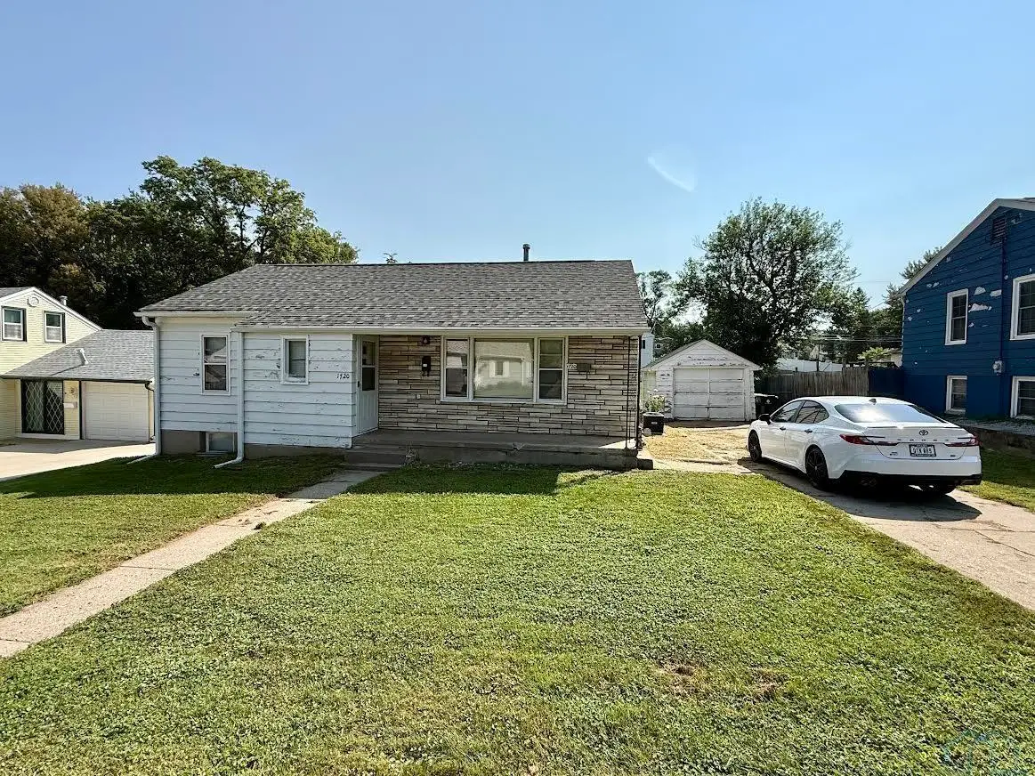 1720 S Nicollet St, Sioux City, IA 51106 - #1