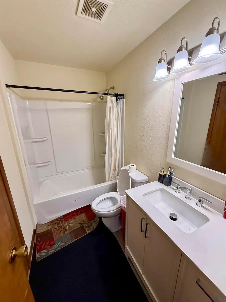 1720 S Nicollet St, Sioux City, IA 51106 - #3
