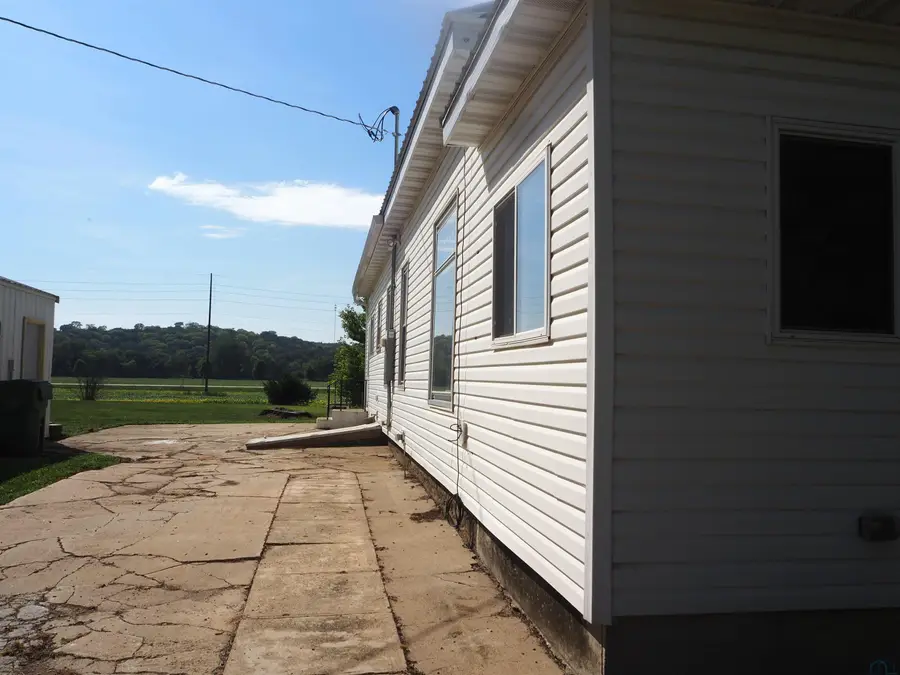 305 Birch St, Correctionville, IA 51016 - #3