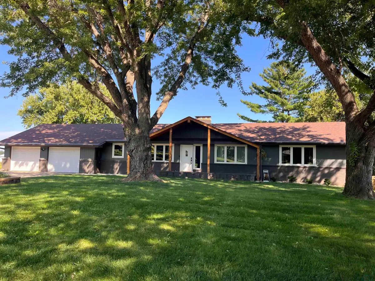 4358 Old Lakeport Rd, Sioux City, IA 51106 - #1