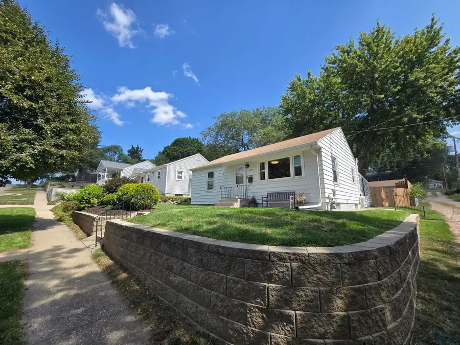 1720 S Rustin, Sioux City, IA 51106 - #3