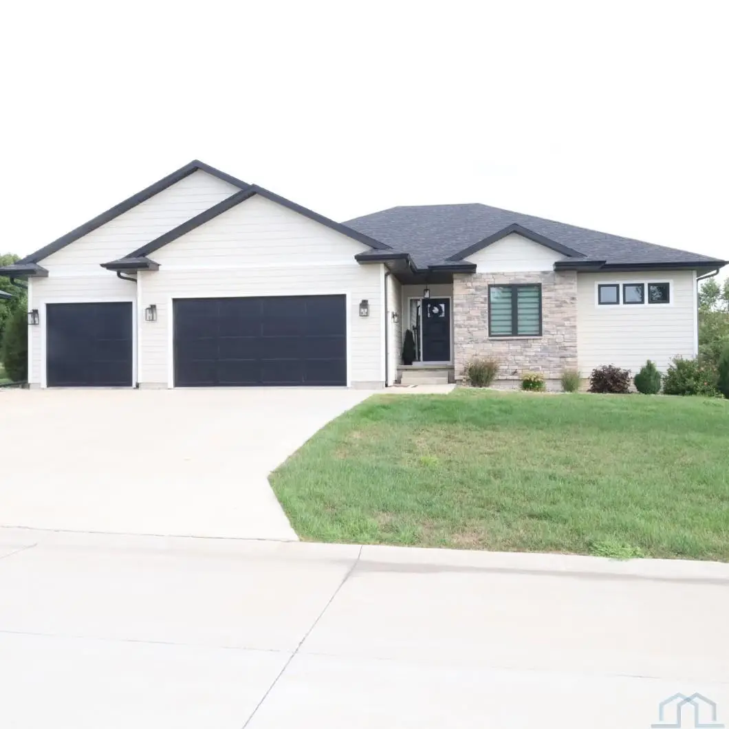 103 S 15th Ave, Rock Rapids, IA 51246 - #1