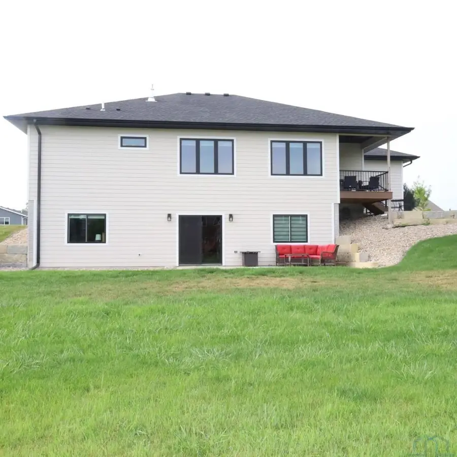 103 S 15th Ave, Rock Rapids, IA 51246 - #2