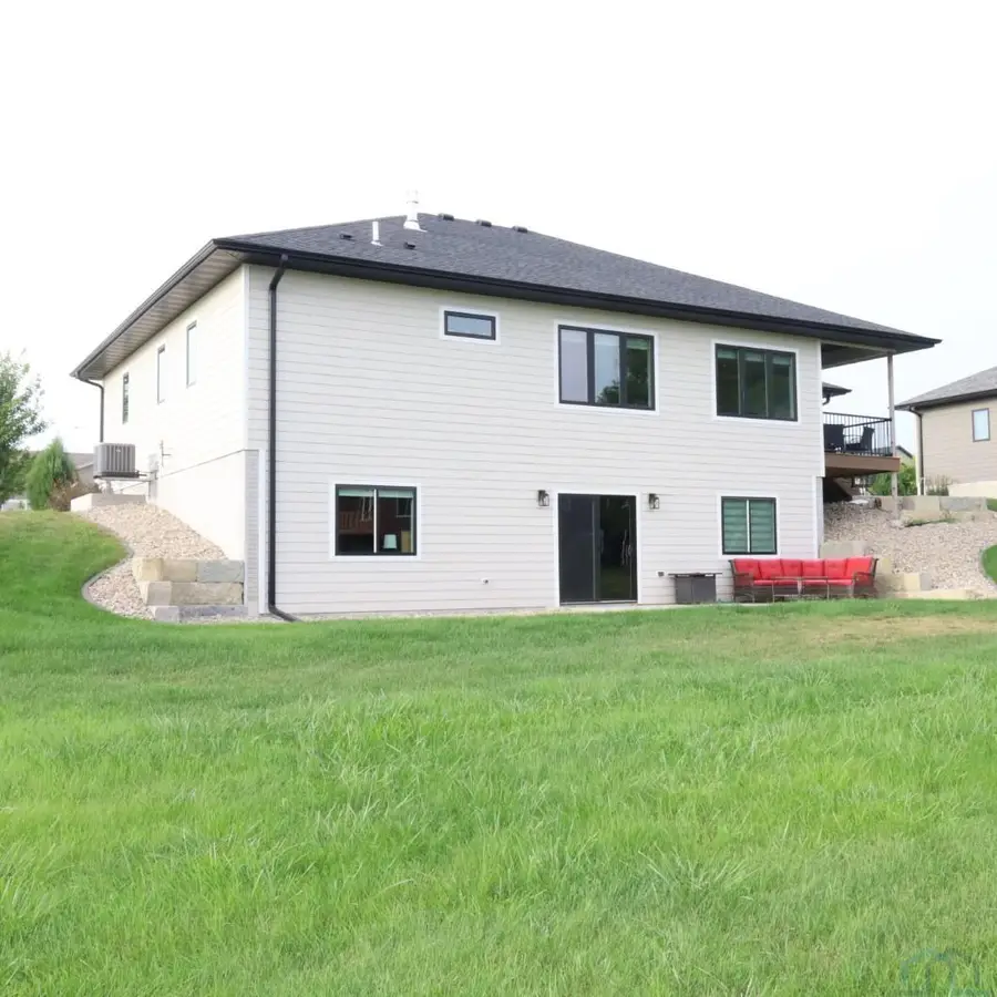 103 S 15th Ave, Rock Rapids, IA 51246 - #3