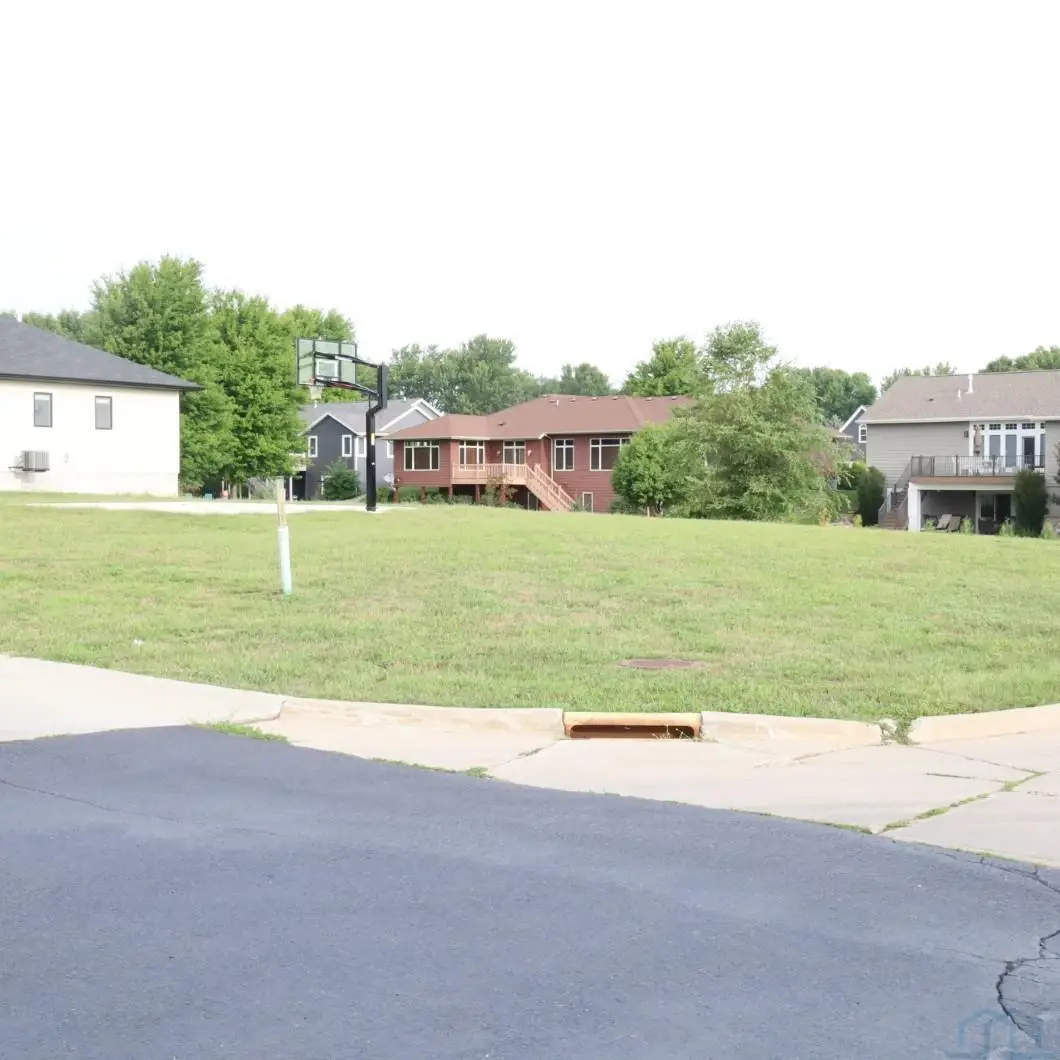 101 S 15th Ave, Rock Rapids, IA 51246 - #1