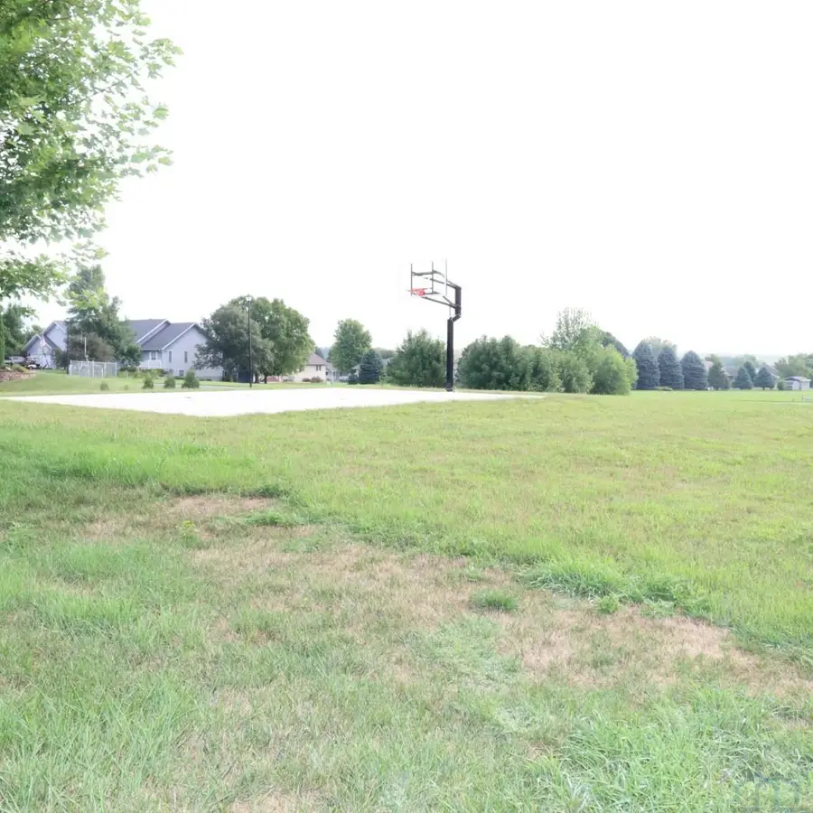 101 S 15th Ave, Rock Rapids, IA 51246 - #2