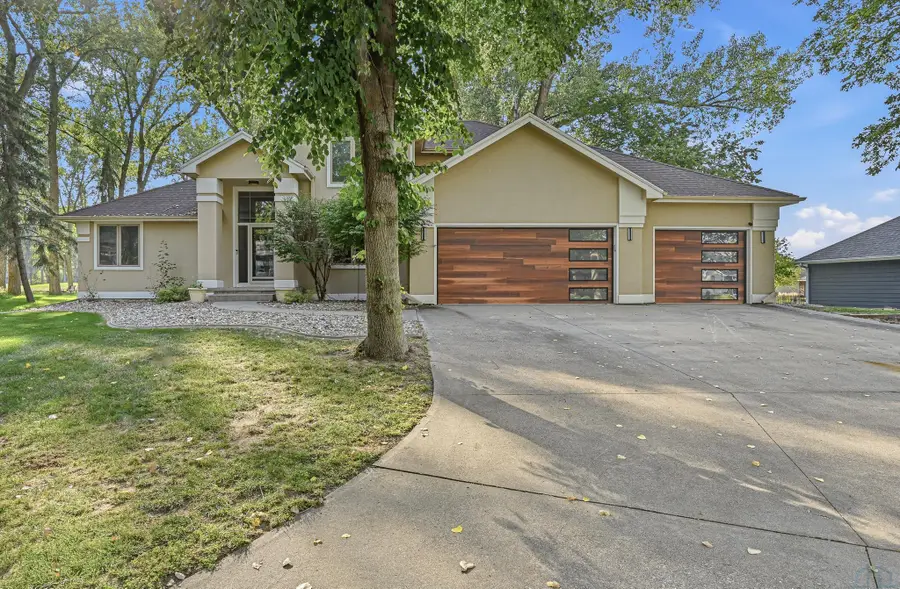 704 E St Andrews, Dakota Dunes, SD 57049 - #3