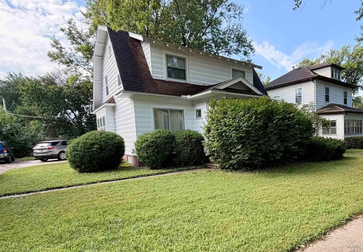 906 W 5TH ST, Storm Lake, IA 50588 - #1
