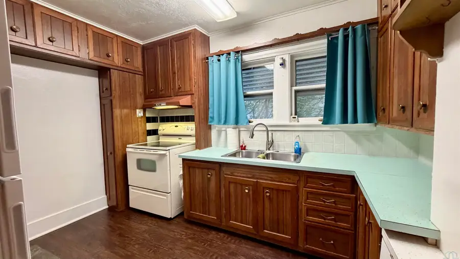 906 W 5TH ST, Storm Lake, IA 50588 - #2