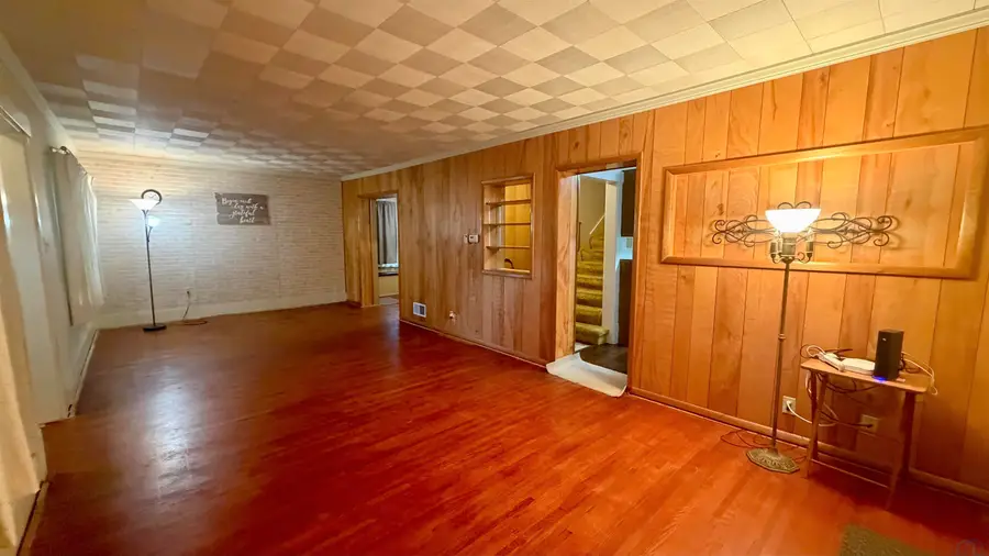 906 W 5TH ST, Storm Lake, IA 50588 - #3