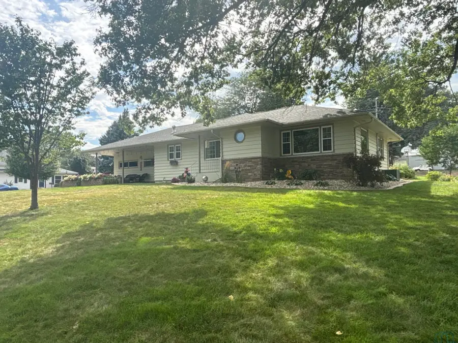 701 N 9th St, Cherokee, IA 51012 - #2