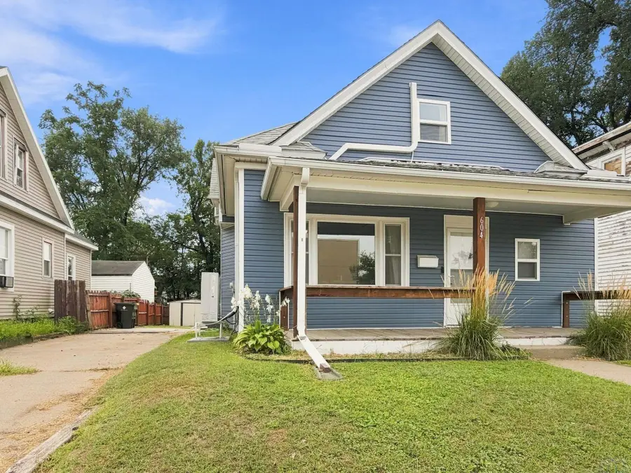 604 W 3rd St, Sioux City, IA 51103 - #3