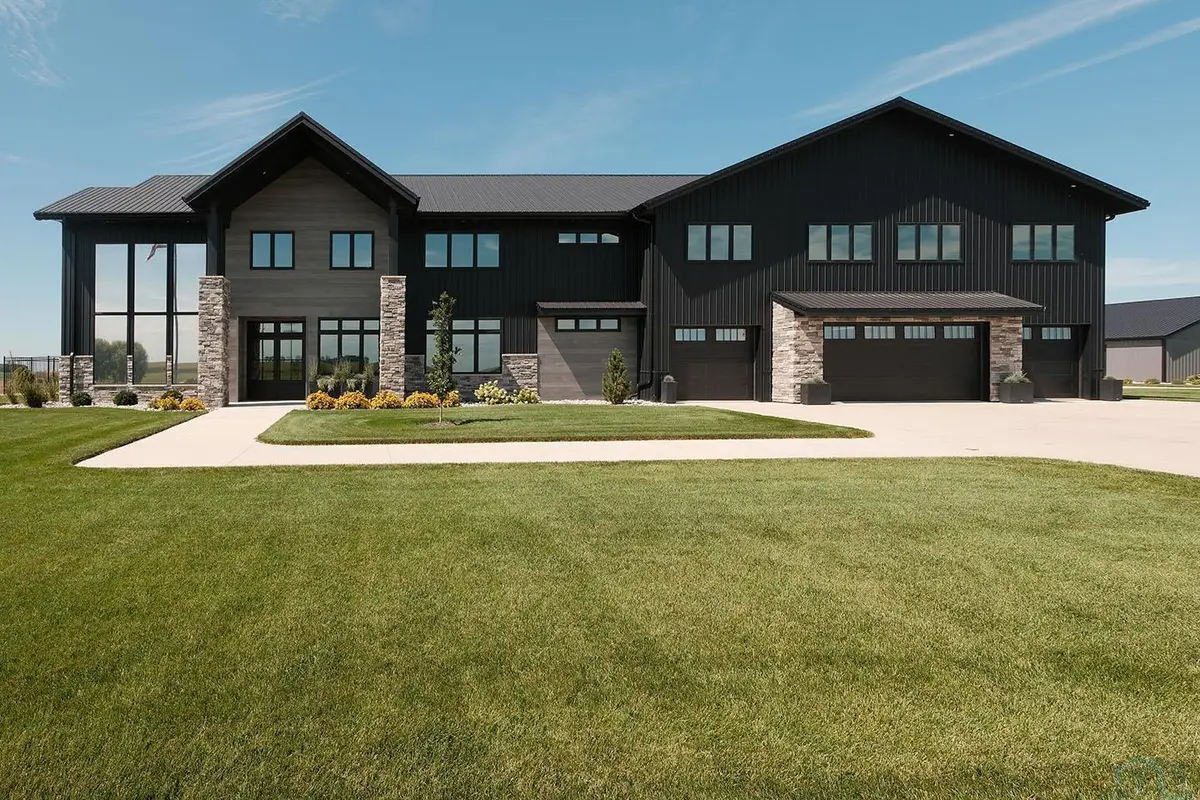 4187 Jackson Ave, Orange City, IA 51041 - #1