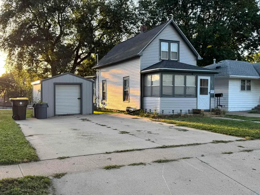 2706 S Glass St, Sioux City, IA 51106 - #2