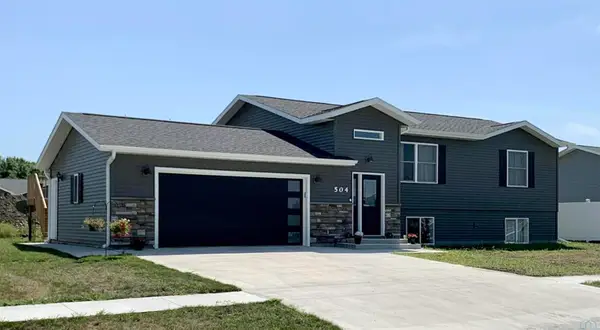 504 E 13TH ST, Storm Lake, IA 50588