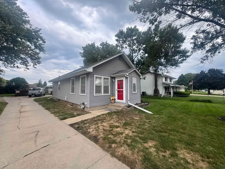 3227 S Lakeport St, Sioux City, IA 51106 - #3