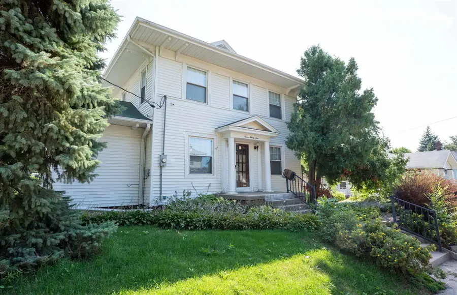 724 33rd St, Sioux City, IA 51104 - #2